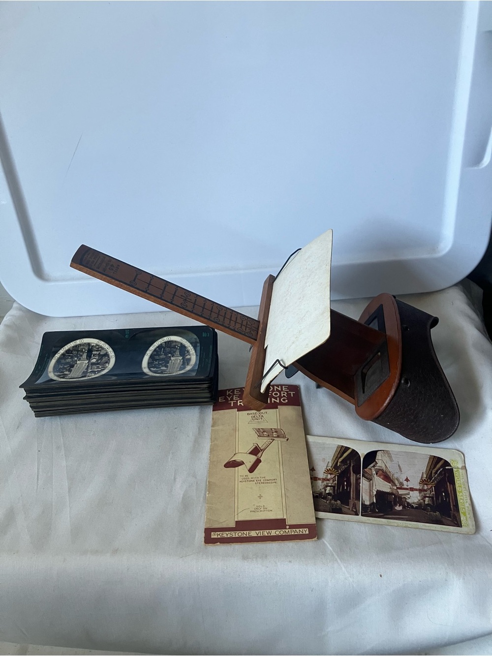 Vintage Keystone Eye Comfort Training Stereoscope Viewer Lot w/ Manual & Cards.